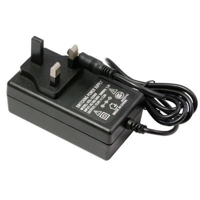 Adaptador de energia DC 5V 3A com plugue do Reino Unido e plugues de saída múltiplos