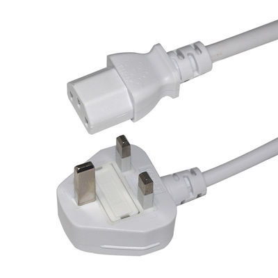 cabo de extensão. B1363 PDU com saída recableável 5M e cabo de alimentação C13 do Reino Unido BS Tipo de extremidade masculina