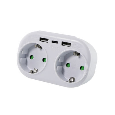 Adaptador de tomada de energia padrão europeu com duas tomadas de corrente alternada, 2 portas USB e 1 porta de carregamento tipo-C 250V 10A