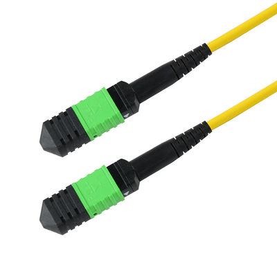 Este Cabo de Remendo de Fibra Óptica LC APC foi projetado para redes ópticas de alta precisão que exigem desempenho de sinal superior. Apresenta um polimento de Contato Físico Angular (APC) e conectores LC de formato pequeno.